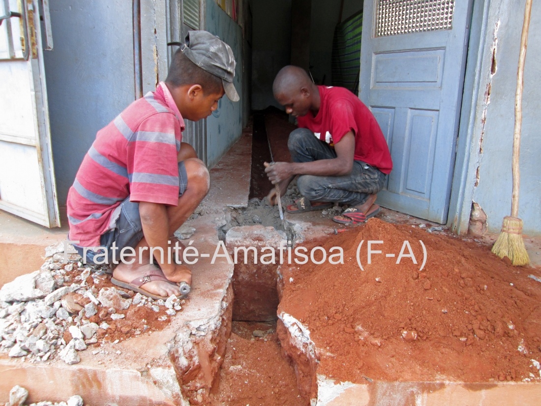 Le cheminement de l'eau potable dans la salle des accouchées - CSB2 d'Ambohijanaka - tranche 2- projet 2019